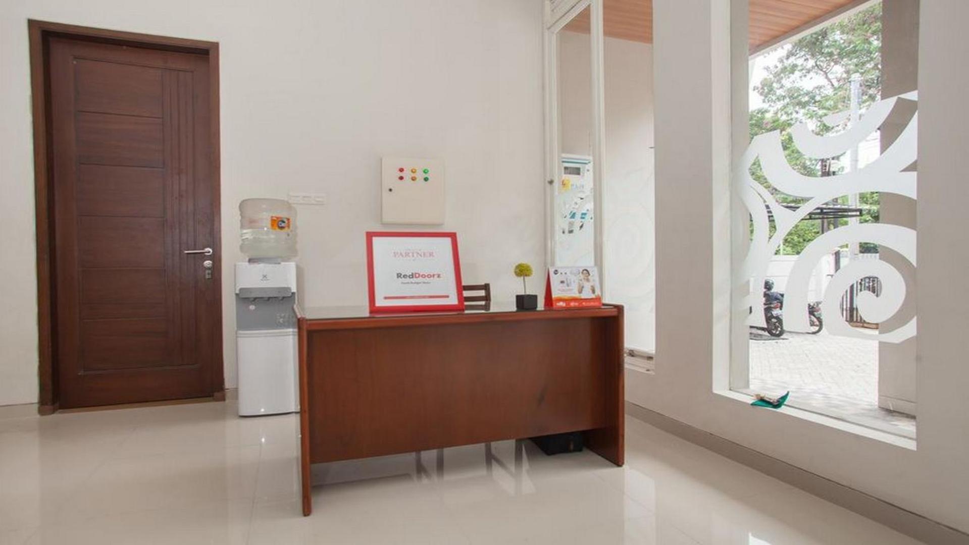 Guest house Reddoorz Syariah Near Universitas Negeri 2*